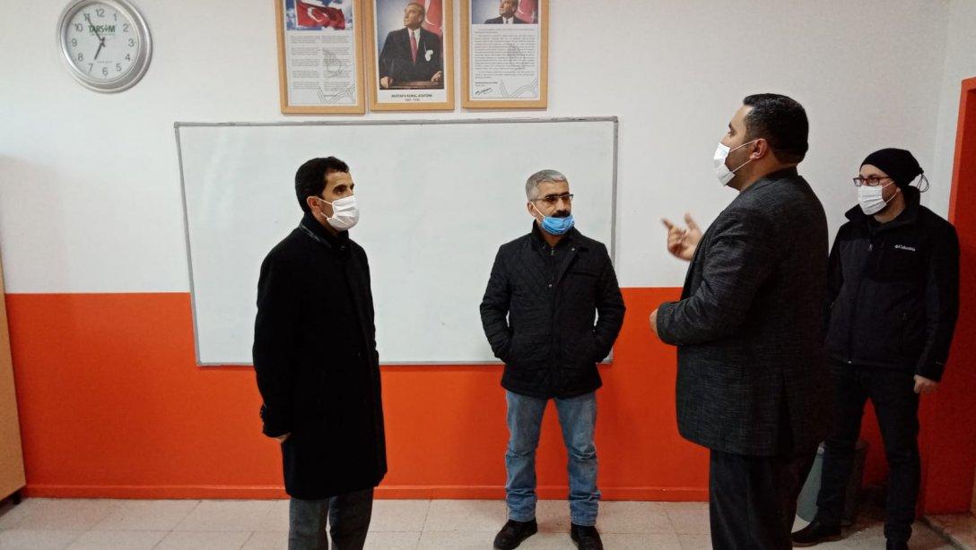 İlçe Milli Eğitim Müdürümüz Sami Salihoğlu, Şube Müdürümüz Abdulvahap ASLAN ile birlikte 15 Şubatta açılacak olan okulların denetimi gerçekleştirildi.
