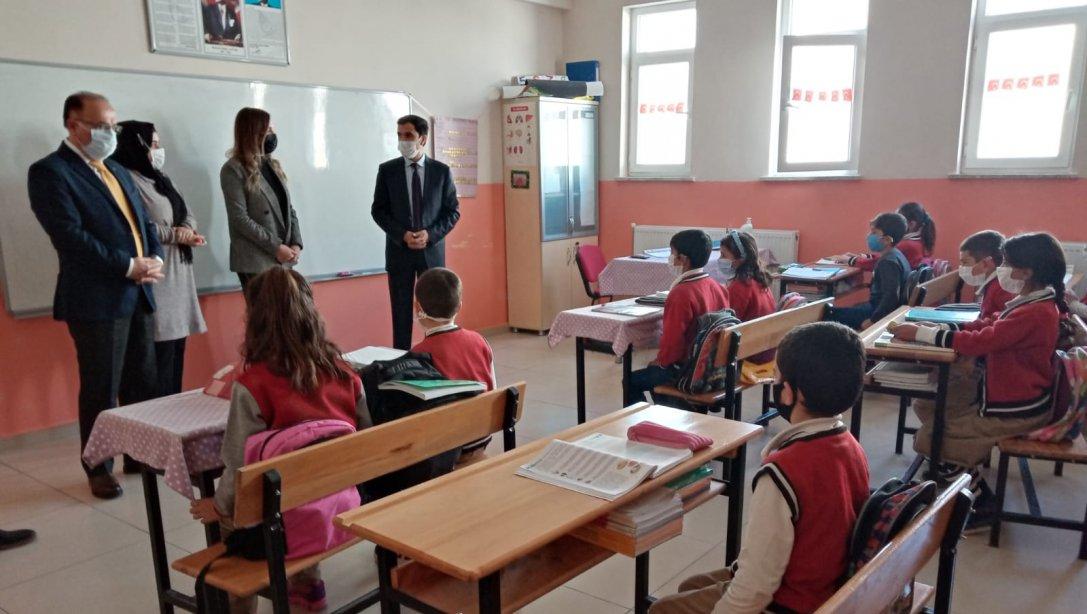 15 Şubatta açılan okullarımıza İlçe Milli Eğitim Müdürümüz Sami SALİHOĞLU ve Şube Müdürümüz Mustafa ERTEN'ten ziyaret 