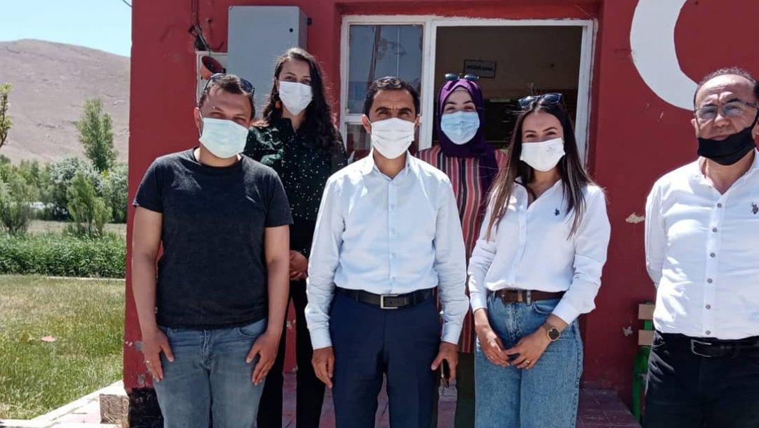 İlçe Milli Eğitim Müdürümüz Sami SALİHOĞLU ve İlçe Şube Müdürümüz Mustafa ERTEN ile birlikte pandemi de eğitime devam eden okullarımızı ziyaret ettiler. 