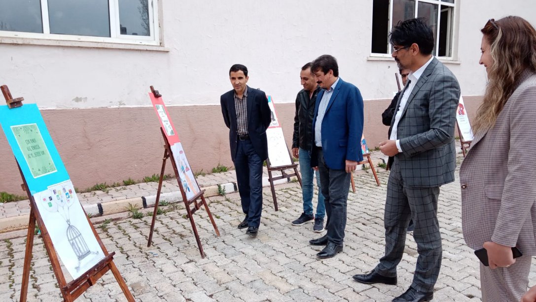 VAN ET ANADOLU LİSESİ ÖĞRENCİLERİ TARAFINDAN DAVRANIŞSAL BAĞIMLILIK TEMALI SERGİ AÇILDI